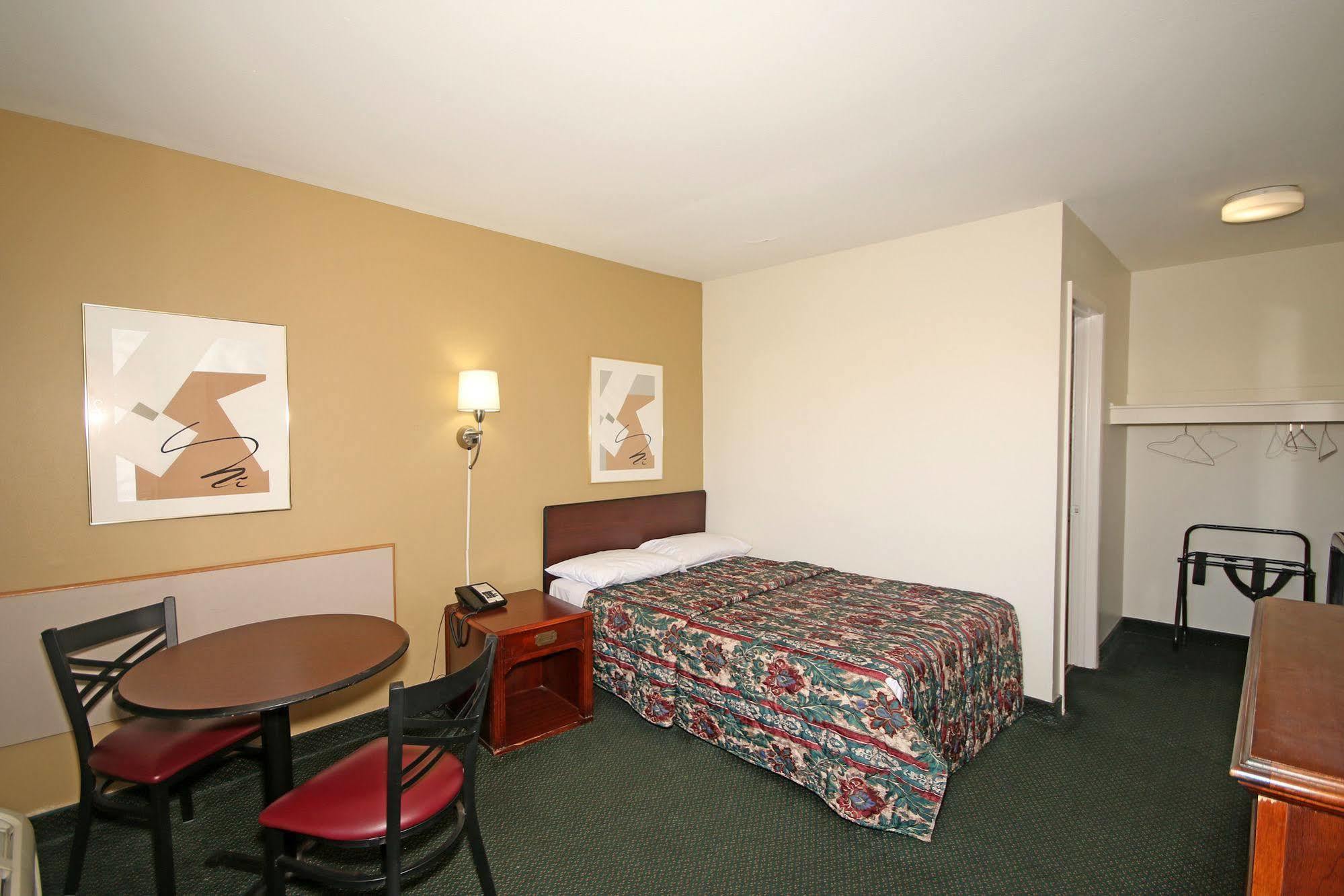 Royal Inn And Suites Charlotte Airport エクステリア 写真