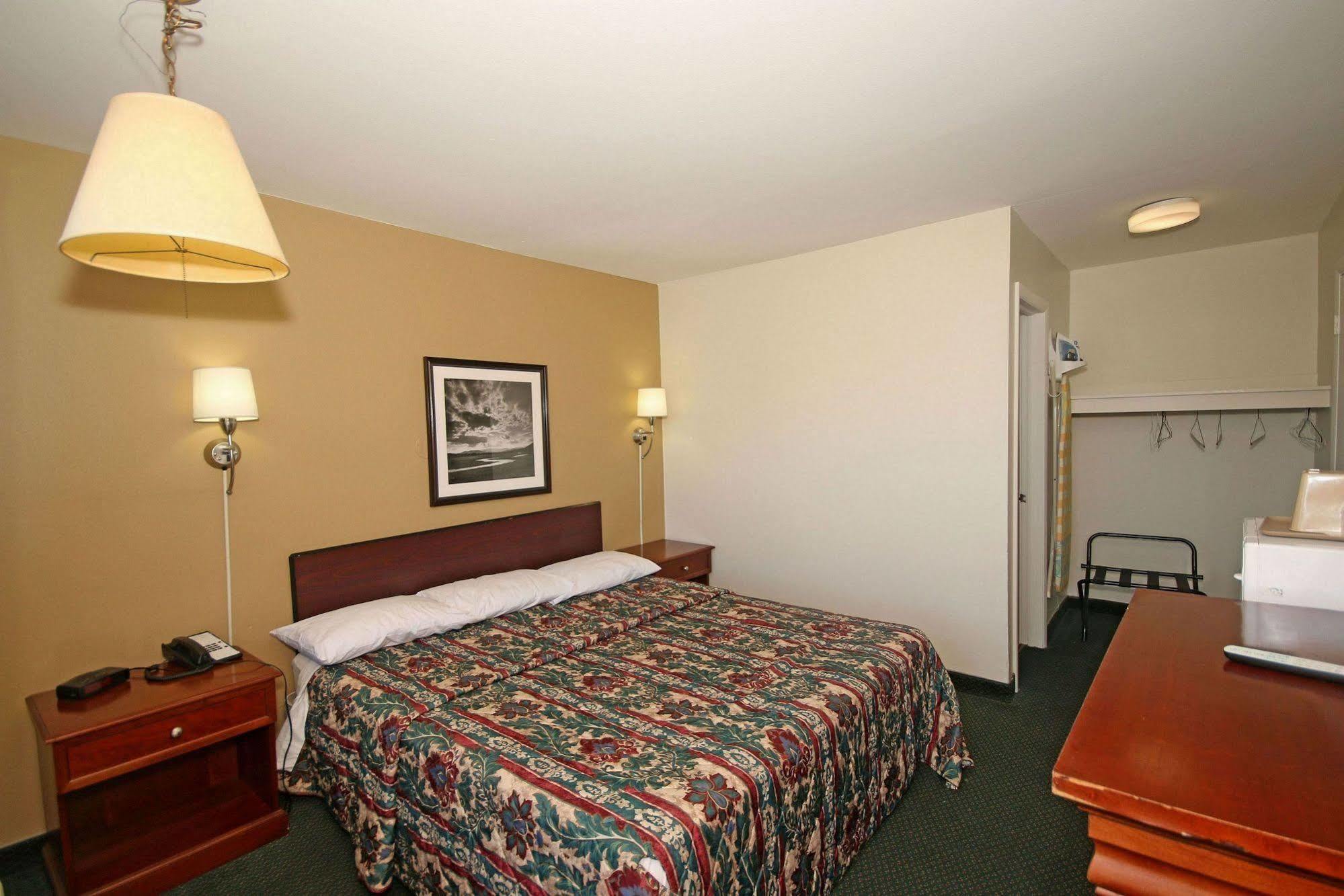 Royal Inn And Suites Charlotte Airport エクステリア 写真