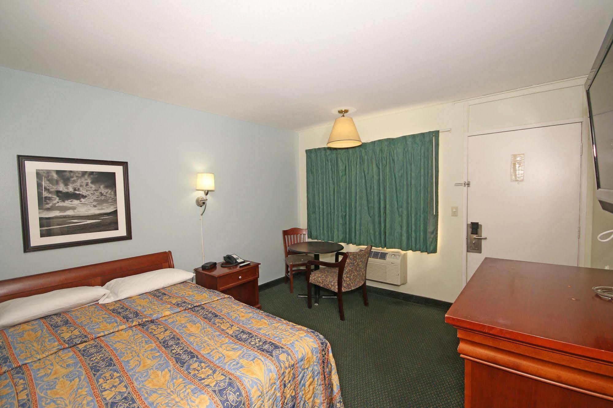 Royal Inn And Suites Charlotte Airport エクステリア 写真