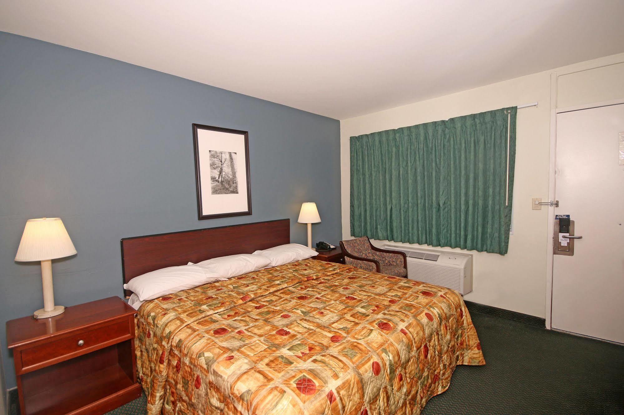 Royal Inn And Suites Charlotte Airport エクステリア 写真