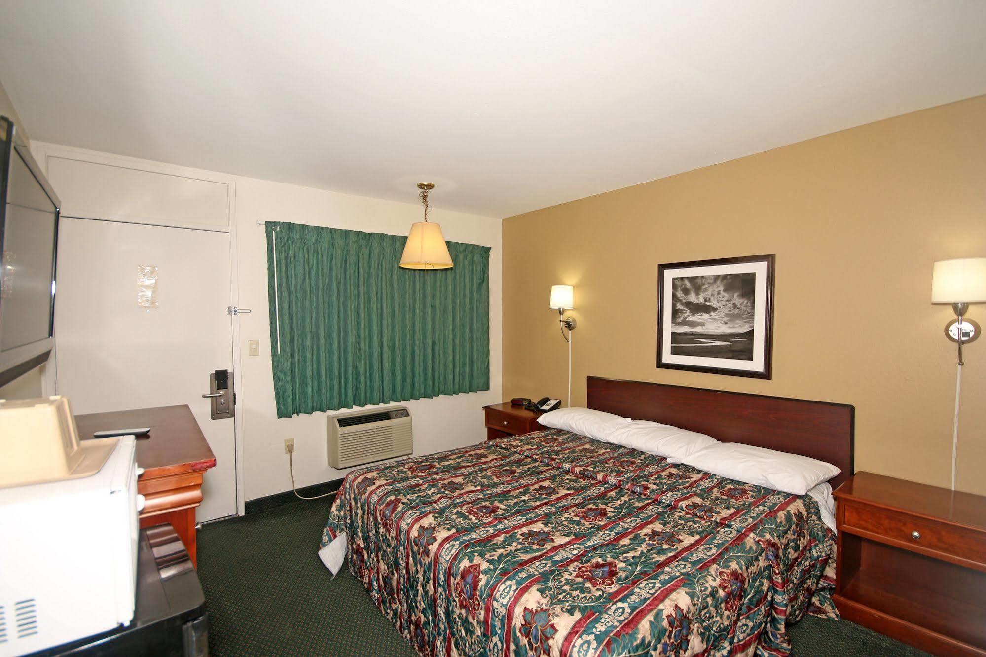 Royal Inn And Suites Charlotte Airport エクステリア 写真