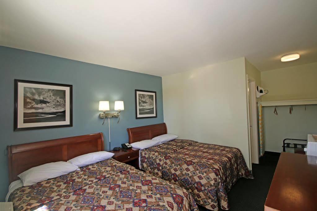 Royal Inn And Suites Charlotte Airport エクステリア 写真